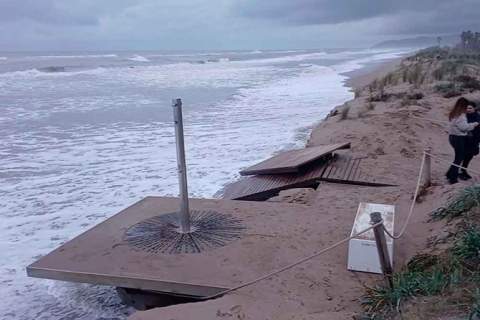 La llevantada afecta greument les platges