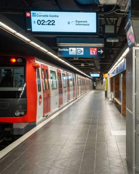 El transport públic de TMB supera els 700 milions de viatges en un any per primera vegada a la història