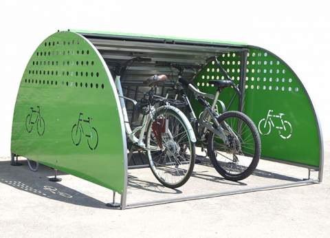 Aprovat el protocol que regularà el nou servei d’aparcament tancat per a bicicletes i patinets a la zona de l’estació