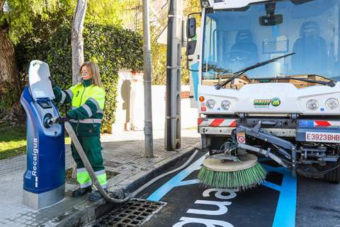Punto de recarga de agua regenerada en Gavà (Fotografía: Ayuntamiento)