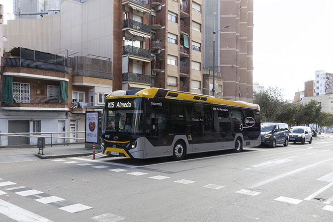 L’AMB posa en marxa la nova línia de Bus Metropolità M15 que connecta l'Hospitalet i Cornellà amb la Diagonal de Barcelona