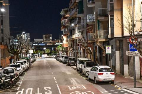 Millores d’il·luminació i poda per reduir els punts foscos a Can Vidalet