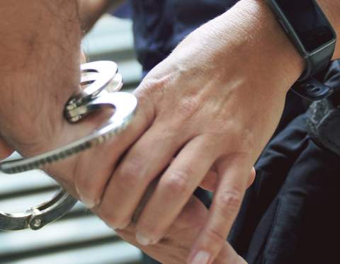 Els Mossos d'Esquadra detenen un multireincident per cometre sis robatoris amb força a domicilis