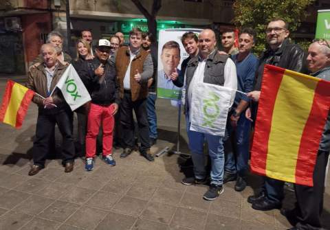 Integrantes de la formación Vox en L'Hospitalet