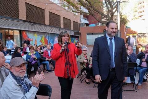 La alcaldesa y candidata socialista. Núria Marín, junto a José Luis Ábalos, en un acto de campaña (Foto: Cristina Diestro)