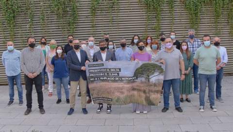 Representantes de los cinco grupos municipales, ayer en el Ayuntamiento