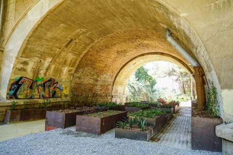 Jardinera configurada debajo del puente (Fotografía: Ayuntamiento de Esplugues)