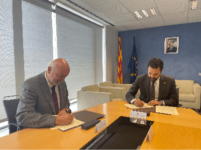 Daniel Crespo i Roger Torrent, durant la signatura del conveni (Fotografia: Departament d'Empresa i Treball) Daniel Crespo i Roger Torrent, durant la signatura del conveni (Fotografia: Departament d'Empresa i Treball)