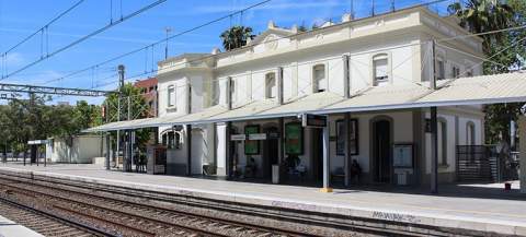 Renfe substituirà els trens per autobusos a Castelldefels durant una setmana per obres d’Adif