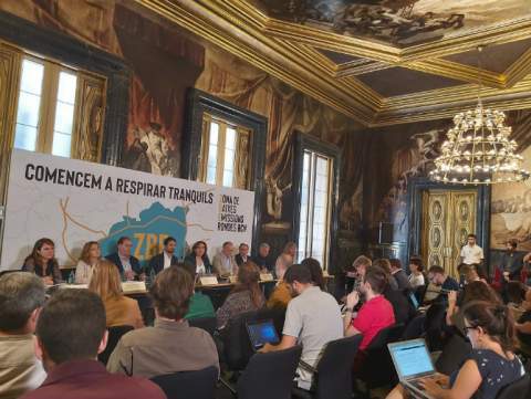 Momento de la rueda de prensa de esta mañana, en el Ayuntamiento de Barcelona
