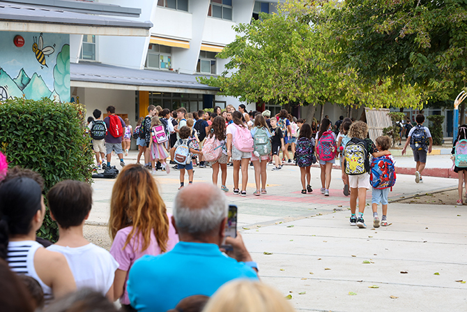 El curs escolar arrenca amb menys alumnat però més professorat i més atenció a la diversitat