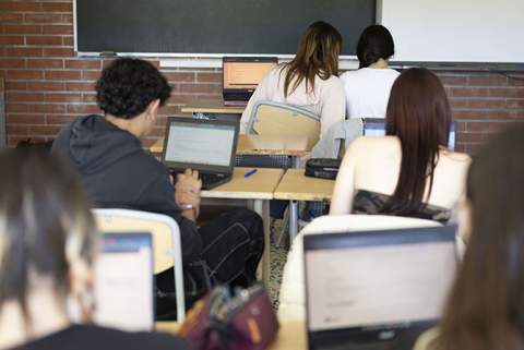 Els adolescents actuals tenen pitjor estat anímic i mengen malament, però beuen i fumen menys que fa una dècada