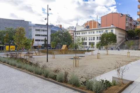 Esplugues i l’Hospitalet estrenen la renovada plaça de la Bòbila