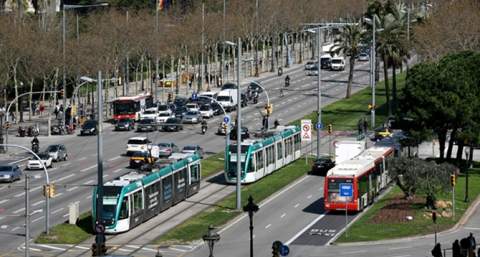 Les línies del Trambaix es reforcen els divendres i caps de setmana
