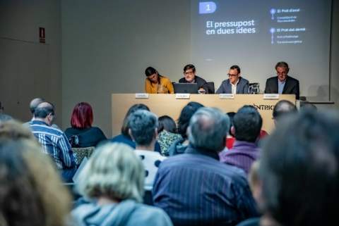 El alcalde Mijoler y otros miembros del equipo de gobierno, durante la audiencia pública (Fotografía: Ayuntamiento)