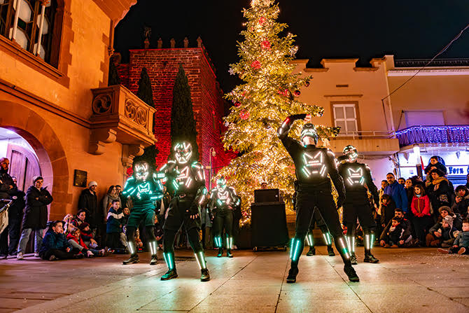 Viladecans s'omplirà d’art, màgia i creativitat amb el Festival Al Carrer Nadal
