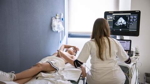 Un nen amb una greu cardiopatia torna a caminar després d’una intervenció a l'Hospital Sant Joan de Déu