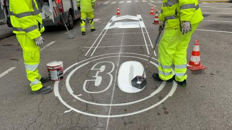 S'instal·la nova senyalització per millorar la convivència entre bicicletes, VMP i vehicles motoritzats